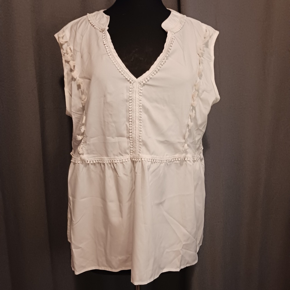 White‎ Sleeveless Boho Tunic Top with Pom Pom Trim and Tassel Accents Peplum L